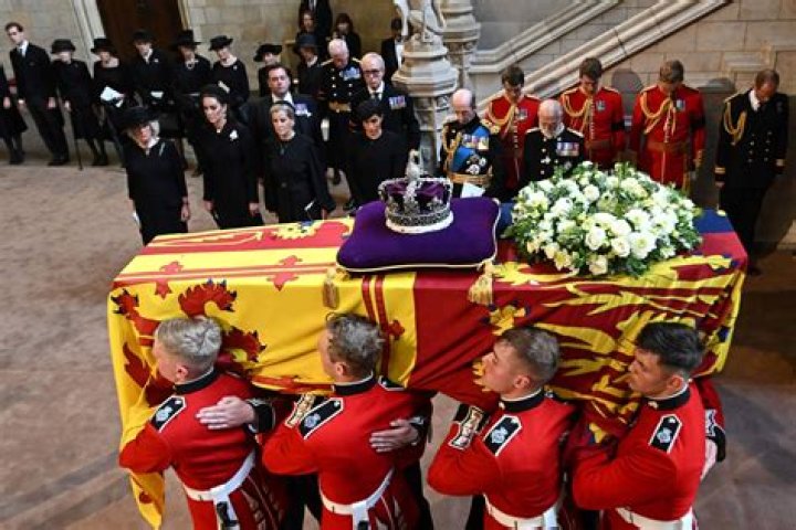 
Buckingham Palace Shares the Incredible Amount of Mail They’ve Received Since Queen Elizabeth’s Death 