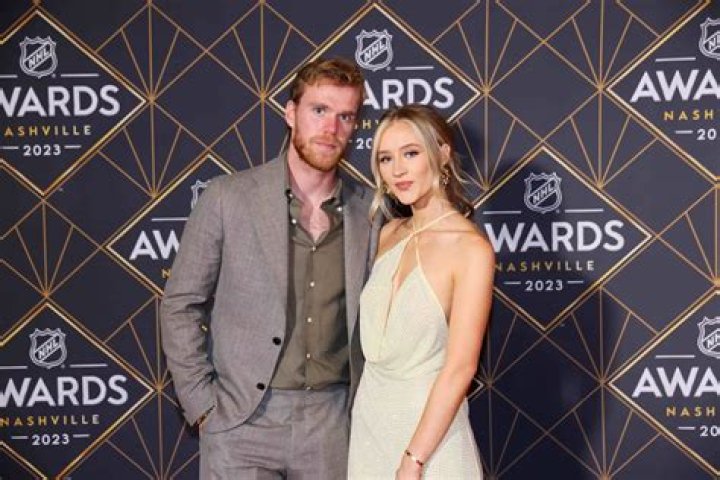 Connor McDavid: Girlfriend, Family, Prize Money & Net Worth