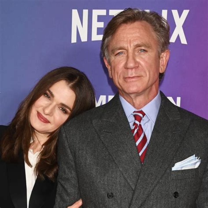 
Is Ella Craig Dating? How Did Their Relationship Become Public? 