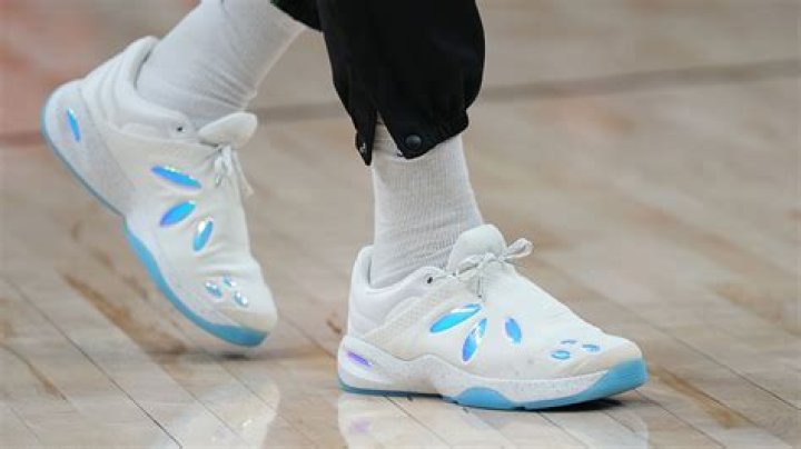 Jaylen Brown wears custom shoes honoring his grandmother Dianne Varnado during Philadelphia 76ers vs Boston Celtics: Watch