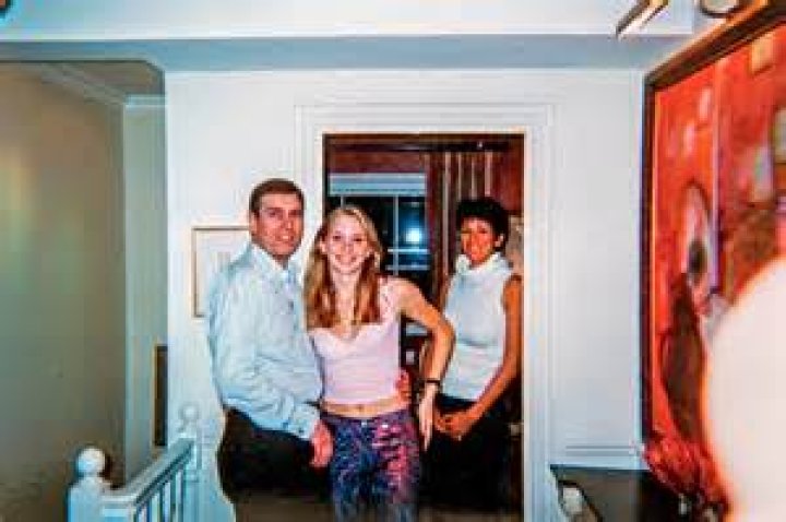 
Where does Sara Hopkins live? Her Wiki: Net Worth, Age, Vine Phenomenon, Husband Robby Ayala, Story 